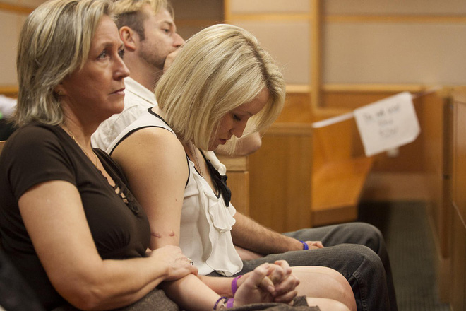 Cho bạn trai ôm lần cuối trước khi chia tay, cô gái xinh xắn đau đớn lãnh 32 nhát dao tưởng như đã bỏ mạng